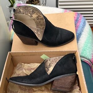 Band of Gypsies - Elegant Black Ankle Booties with Wooden Heel